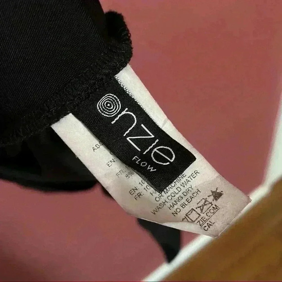 Onzie Black Tank - Picture 3 of 8